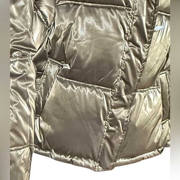 AKIRA NWT Sz L Striking Bronze Metallic Puffer Jacket & Faux Fur Hood (0724) - Picture 9 of 15